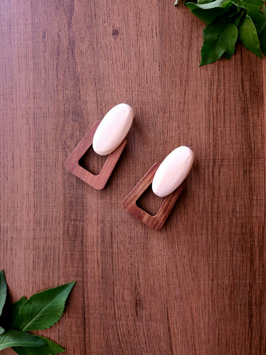 "Natural Essence Earrings with Organic Shapes and Minimalist Design