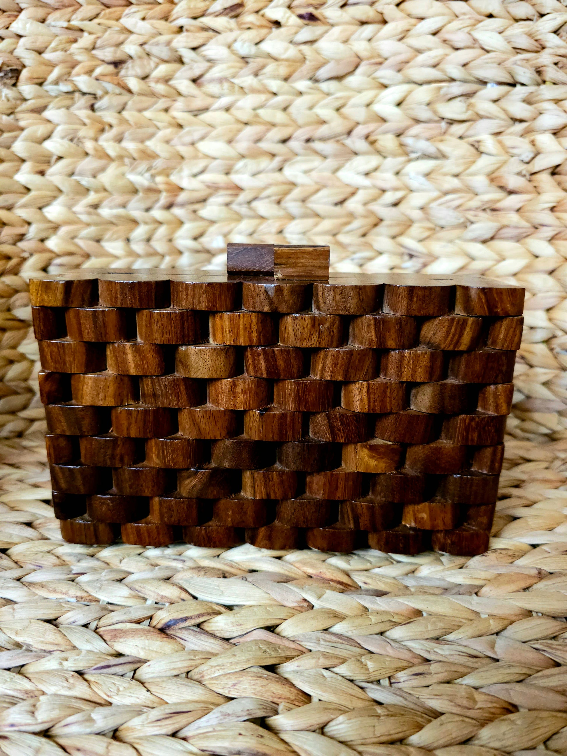 Timber Weave Clutch made of Interwoven Wooden Pieces