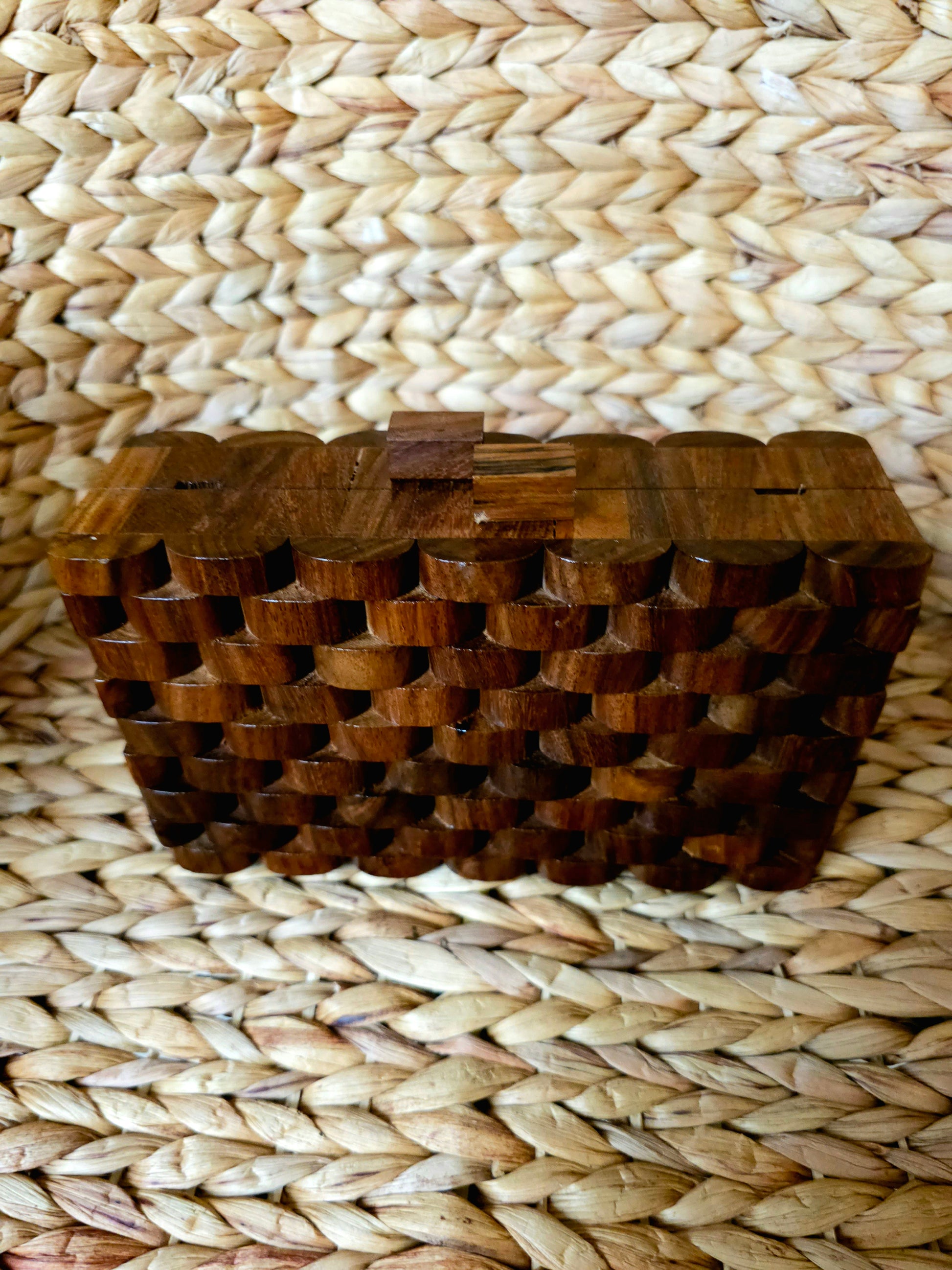 Timber Weave Clutch made of Interwoven Wooden Pieces