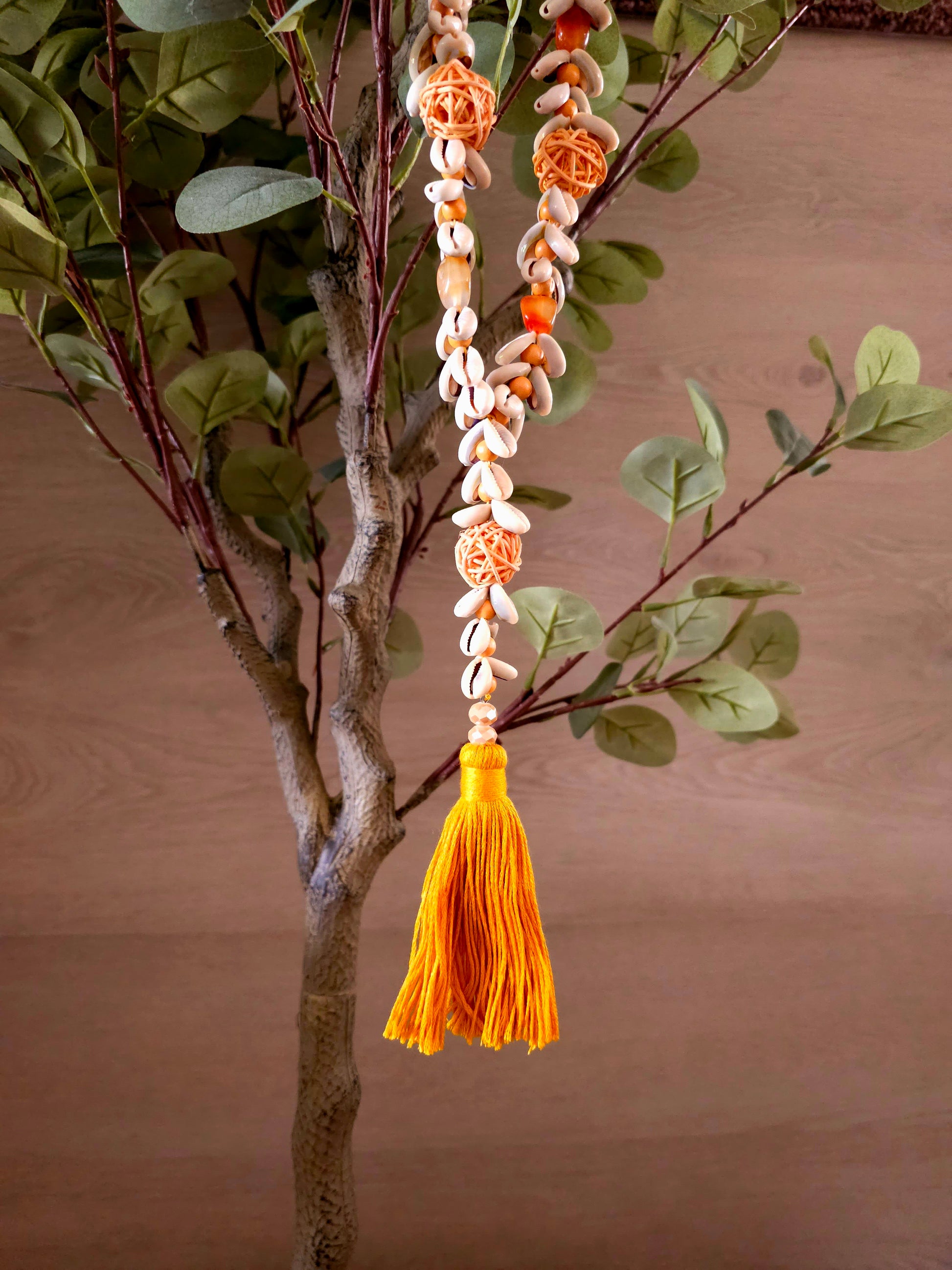 Sunlit Shores Necklace with Seashells and Wooden Beads